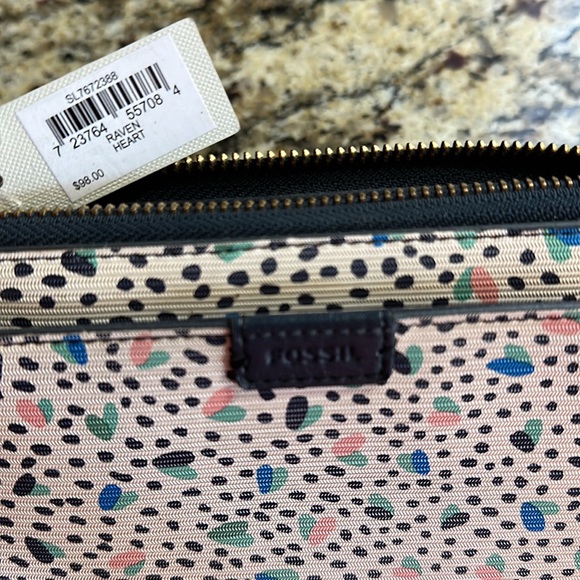 Fossil wallet, with tag but missing strap to turn into purse. - Picture 2 of 5